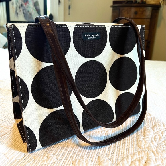 kate spade Handbags - LAST CHANCE !! Kate Spade  NWOT Graphic Dot Sam Bag, Impeccable Condition!!💫💫🔥🔥